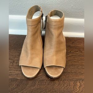 Naturalizer N5 Contour Leather Nude Heels Size 7.5
